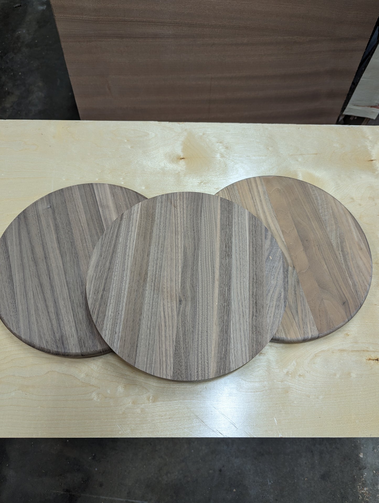 Premium Walnut or High Quality Bamboo Circle Cutting Board