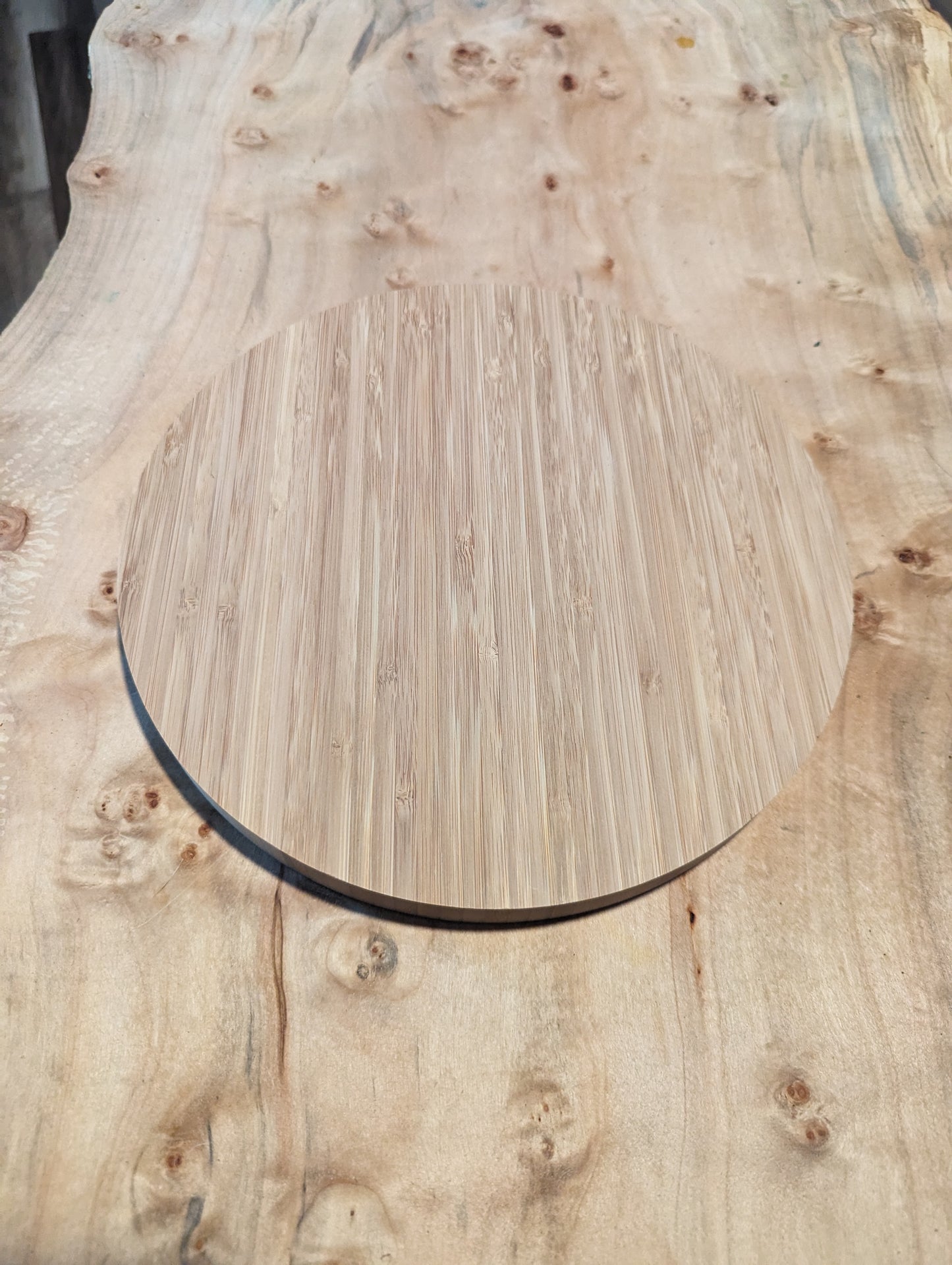 Premium Walnut or High Quality Bamboo Circle Cutting Board